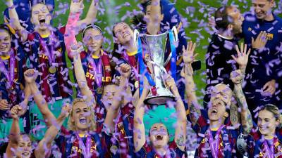 «Барселона» стала первой командой, выигравшей женскую и мужскую Лигу чемпионов