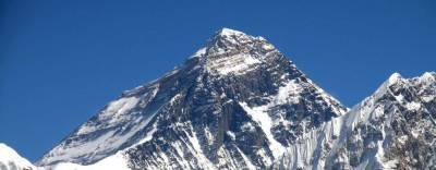 КНР запретила подниматься на Эверест из-за COVID-19 в Непале