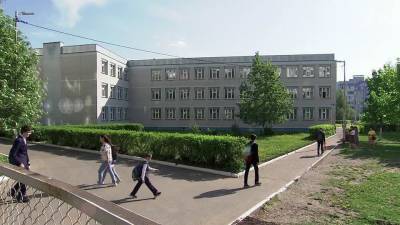 Ученики казанской гимназии №175 вернулись к учебе в соседнюю школу