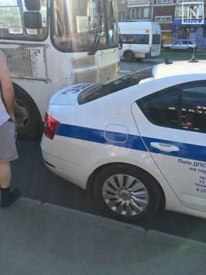 В Челябинске ПАЗик протаранил машину ДПС
