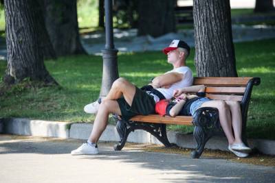 Москвичей призвали избегать длительного пребывания на улице из-за аномальной жары