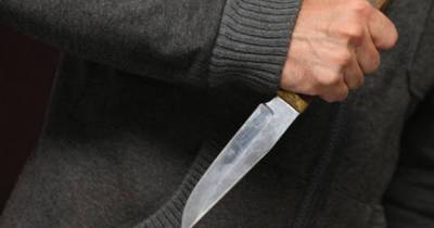 В Виннице неадекватный молодой человек набросился на прохожих с ножом, есть раненые