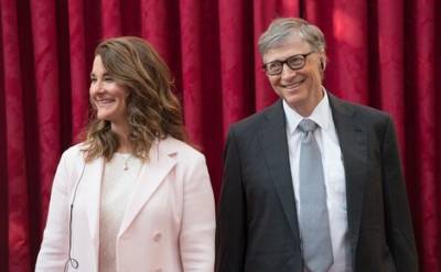 Билл Гейтс, по данным прессы, будучи в браке проявлял излишний интерес к сотрудницам своих организации