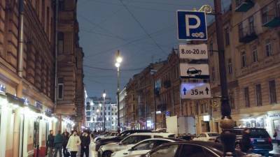 Петербургские водители смогут зарабатывать на том, что будут освобождать парковочное место другим автомобилистам