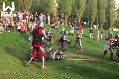 Рыцарские бои прошли на набережной Федоровского в Нижнем Новгороде