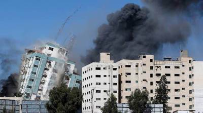 Израиль ударом ракет разрушил 11-этажное здание в секторе Газа