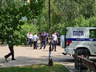 В центре Екатеринбурга мужчина зарезал трех человек