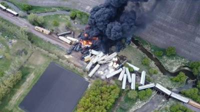 В США загорелся поезд с ядохимикатами (ВИДЕО) - enovosty.com - штат Айова - state Iowa - Reuters