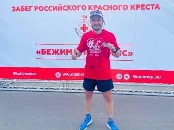 Депутат ЗСО Денис Долженко принял участие в благотворительном забеге «Бежим впереди ЧС» в Москве