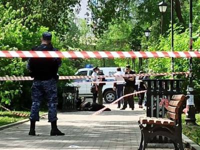 В Екатеринбурге мужчина с ножом напал на людей: погибли трое