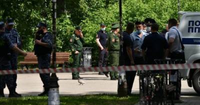 В России мужчина с ножом напал на людей в парке: есть погибшие