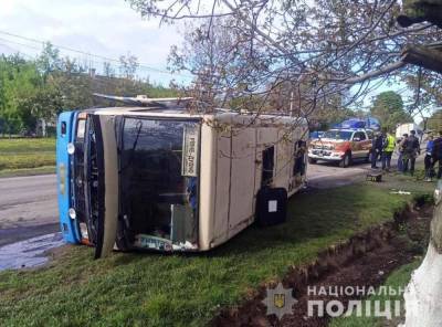 На Ровненщине перевернулся автобус с 20 пассажирами: есть пострадавшие - 24tv.ua