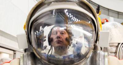 Российский космонавт на МКС получит в подарок тельняшку и флаг ВДВ