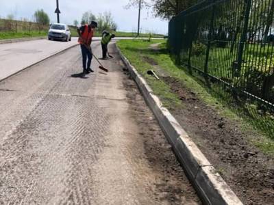 В Чехове на улице Маркова ремонтируют дорожное покрытие