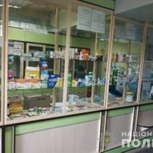 В Токмаке фармацевт продавала кодеиносодержащие препараты без рецепта врача. Фото
