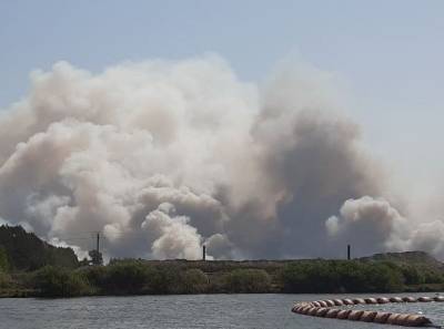 Из-за лесного пожара под Тюменью загорелась база отдыха на Муллашах