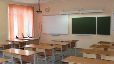 Школы Москвы усиливают охрану после стрельбы в казанской гимназии