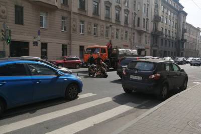 В центре Петербурга произошло еще одно ДТП с участием самокатчика