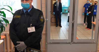 Полиция усилила охрану школ Москвы