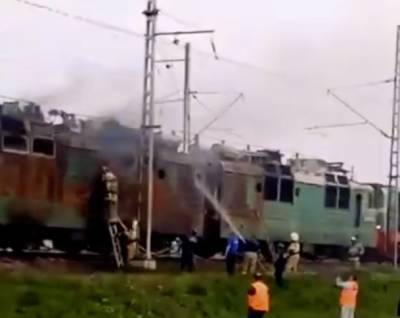 В Ростовской области загорелся грузовой поезд