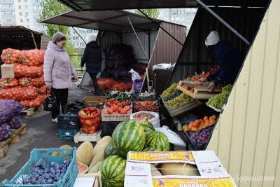 В Кургане началась сезонная уличная торговля овощами и фруктами