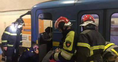 Стали известны подробности падения человека под поезд в метро Киева (ФОТО)