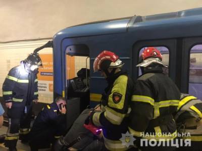 Киевское метро останавливали из-за попытки самоубийства