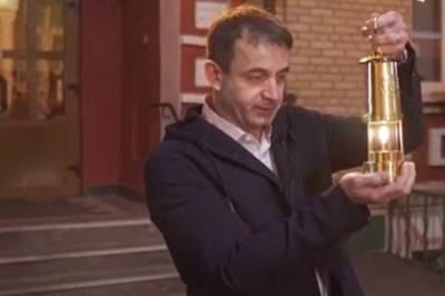 Дмитрий Певцов передал Благодатный огонь в Храм Серафима Саровского в Раеве