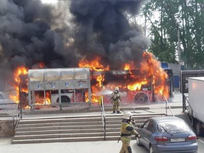 В Перми на остановке сгорел автобус