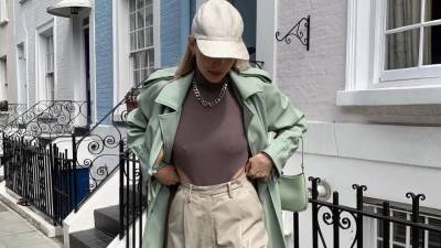 Streetstyle: как модно одеться в дождливую погоду этой весной