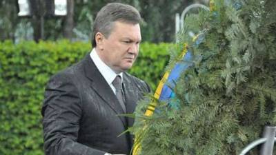 Сьогодні 11-та річниця епічної боротьби Януковича із вінком