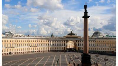 Дворцовую площадь начали готовить ко Дню города - delovoe.tv - Санкт-Петербург