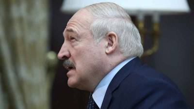 Лукашенко разрешил силовикам применять боевую и спецтехнику против митингующих