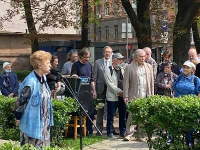 В Петербурге прошла церемония в память о Галине Старовойтовой (фото)