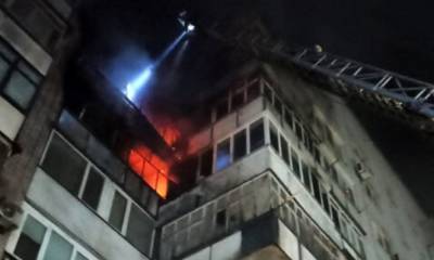 В Харькове загорелась квартира в 16-этажном доме, кадры: "мужчина оказался в..."