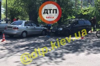 В Киеве произошло серьезное ДТП, одна из машин снесла пешехода