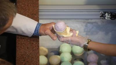 Диетолог предупредила о калорийности мороженого