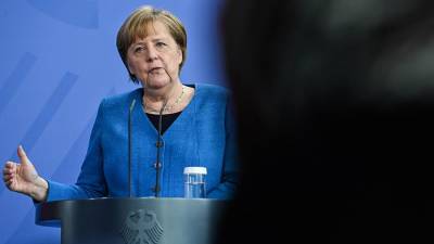 Меркель обсудила с Нетаньяху обострение конфликта в секторе Газа