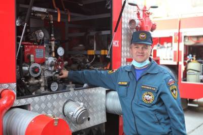 Руководство Костромской ГРЭС передало волгореченским пожарным две новых автоцистерны «Урал»