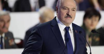 Лукашенко разрешил белорусским силовикам использовать оружие на митингах