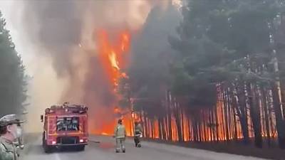 Трассу между Екатеринбургом и Тюменью перегородил сильнейший лесной пожар