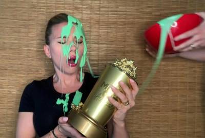 Как прошла MTV Movie & TV Awards: флешмоб поцелуев и Скарлетт Йоханссон в "зеленке"