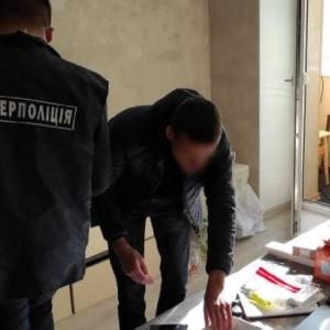 В Днепропетровской области разоблачили интернет-мошенников: похищали деньги иностранцев с помощью фишинга. Фото