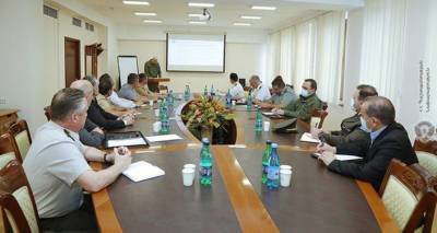 В МО Армении рассказали иностранным военным атташе о ситуации в Сюнике