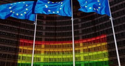 Здание Еврокомиссии подсветили цветами ЛГБТ