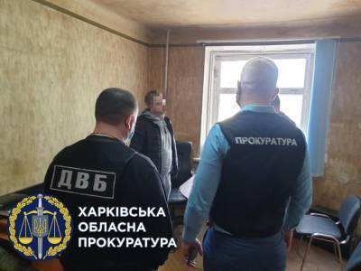 Избили и силой затянули в авто: на Харьковщине сообщили о подозрении полицейским