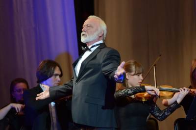 Липчан зовут на юбилейный концерт Валерия Радченко