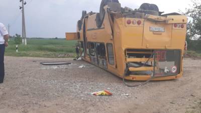 Автобус с детьми перевернулся на Кубани: есть пострадавшие - фото