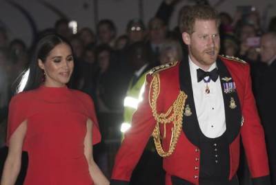 The Times: в Букингемском дворце порекомендовали принцу Гарри и Меган Маркл отказаться от титулов