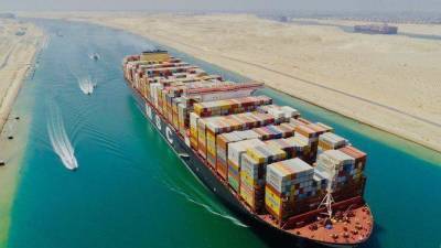 В Египте начались работы по углублению русла Суэцкого канала